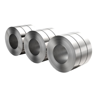 La tira de acero inoxidable pulida de la bobina perforó SS304 316 430 final del grado 2B laminado en caliente