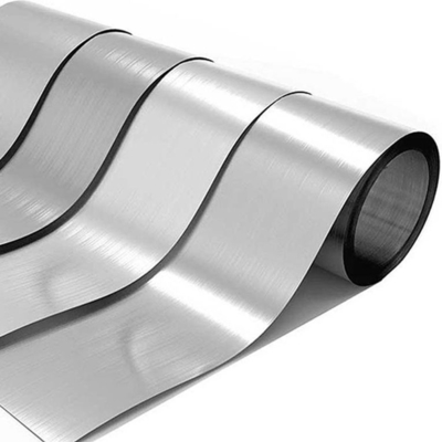 La tira de acero inoxidable pulida de la bobina perforó SS304 316 430 final del grado 2B laminado en caliente
